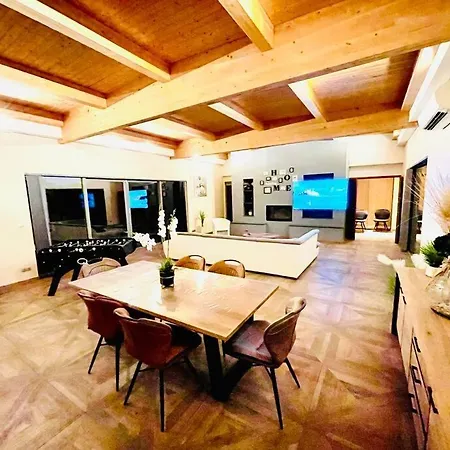 Villa D’architecte Avec Piscine Chauffée