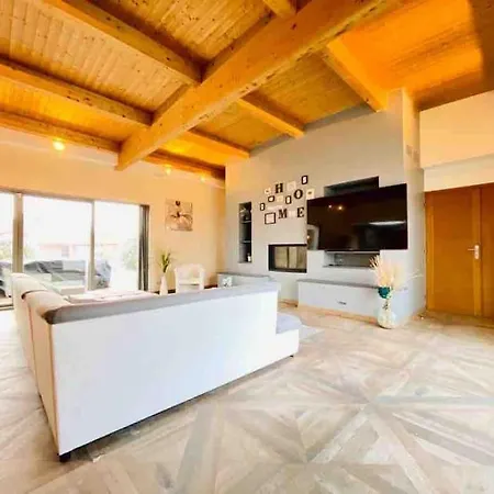Вилла D'architecte Avec Piscine Chauffee Линьи-ан-Камбрези