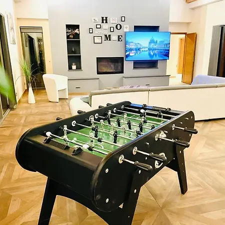 Villa D’architecte Avec Piscine Chauffée *